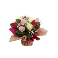 Bouquet bulle somptueux  9 roses + gypsophiles