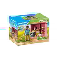 71308 Agricultrice et poulailler