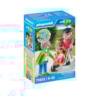 71613 Grands parents avec bébé