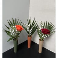 2 brins de muguet + 1 rose dans un mini vase