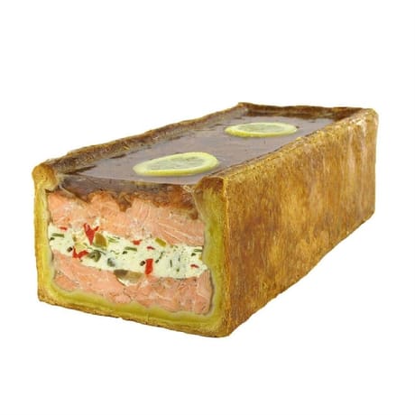 Pâté en croûte de saumon farci a la mousseline de poisson et legumes