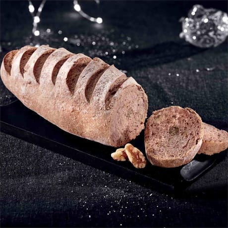 Pain aux noix tranché