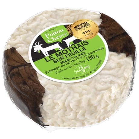 Poitou chèvre le mothais sur feuille moulé à la main