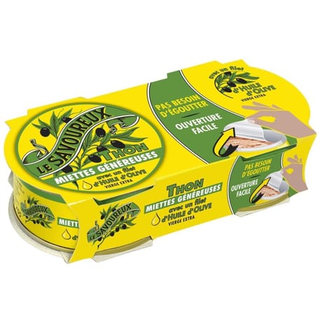 Le savoureux miettes genereuses de thon avec un filet d'huile d'olive 1/10